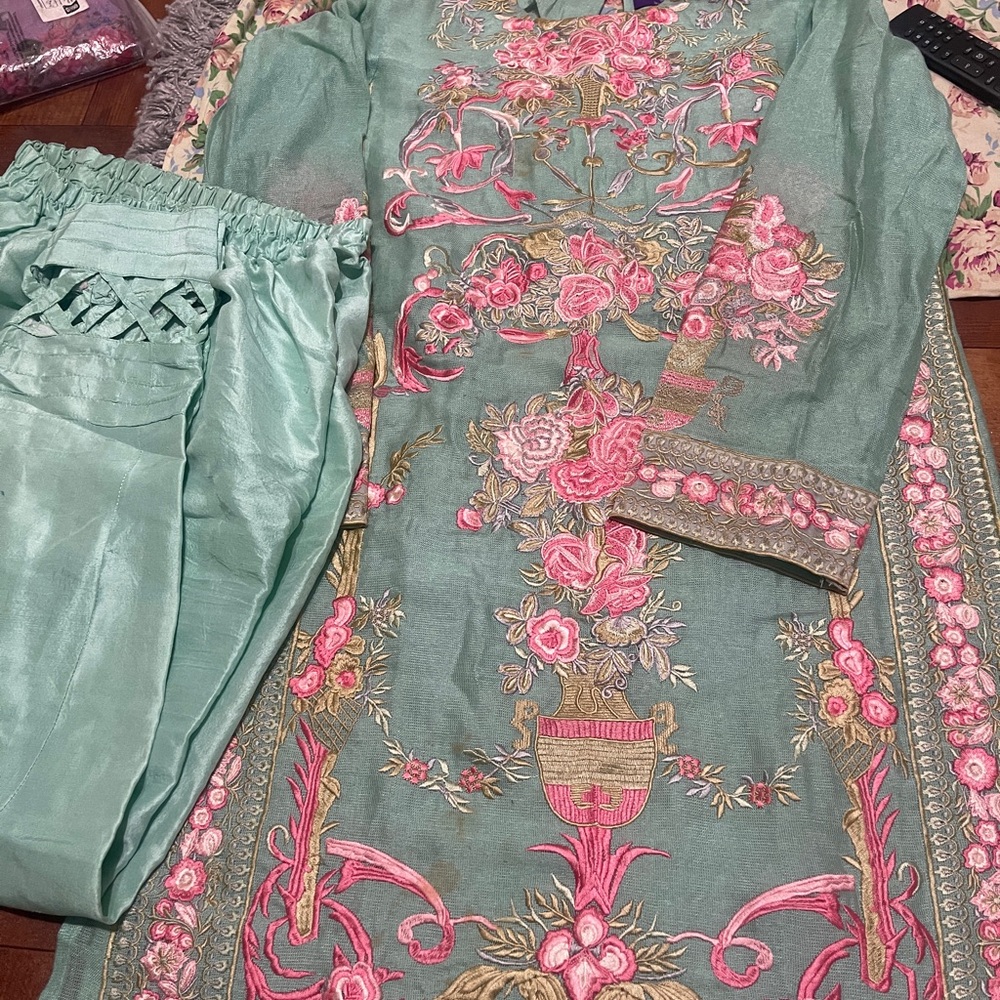 Sana safinaz Elegant Floral Embroidered Long Sleeve Dress